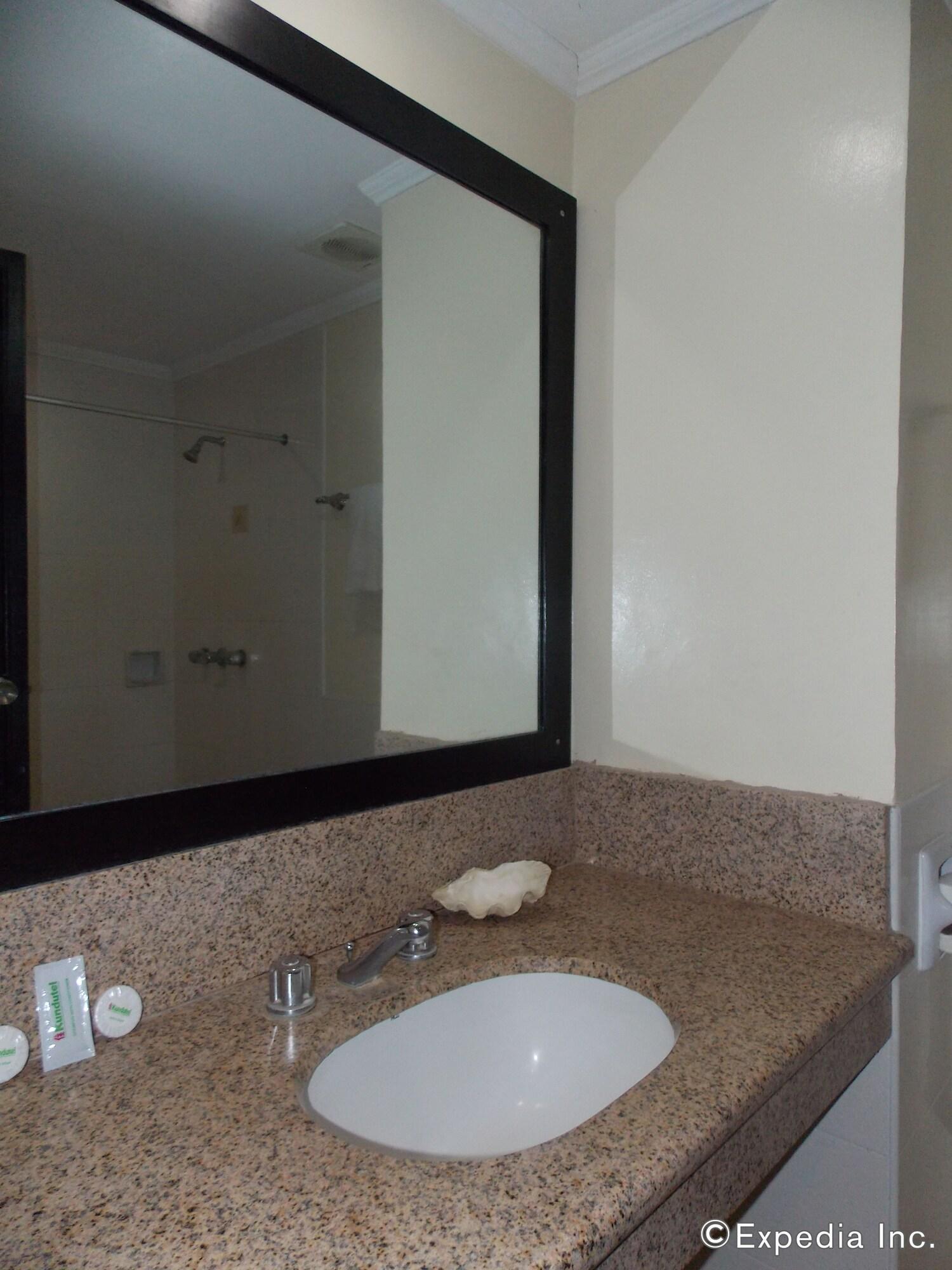 Goldenfield Kundutel Hotel Bacolod Bagian luar foto
