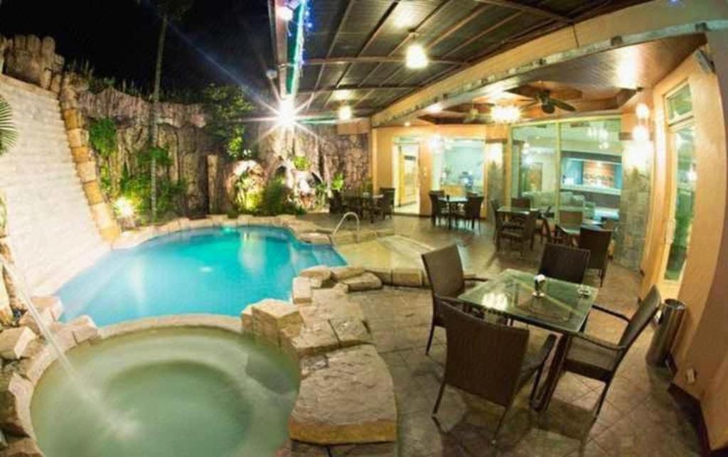 Goldenfield Kundutel Hotel Bacolod Bagian luar foto