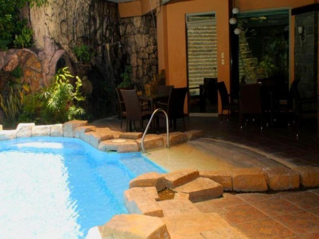 Goldenfield Kundutel Hotel Bacolod Bagian luar foto