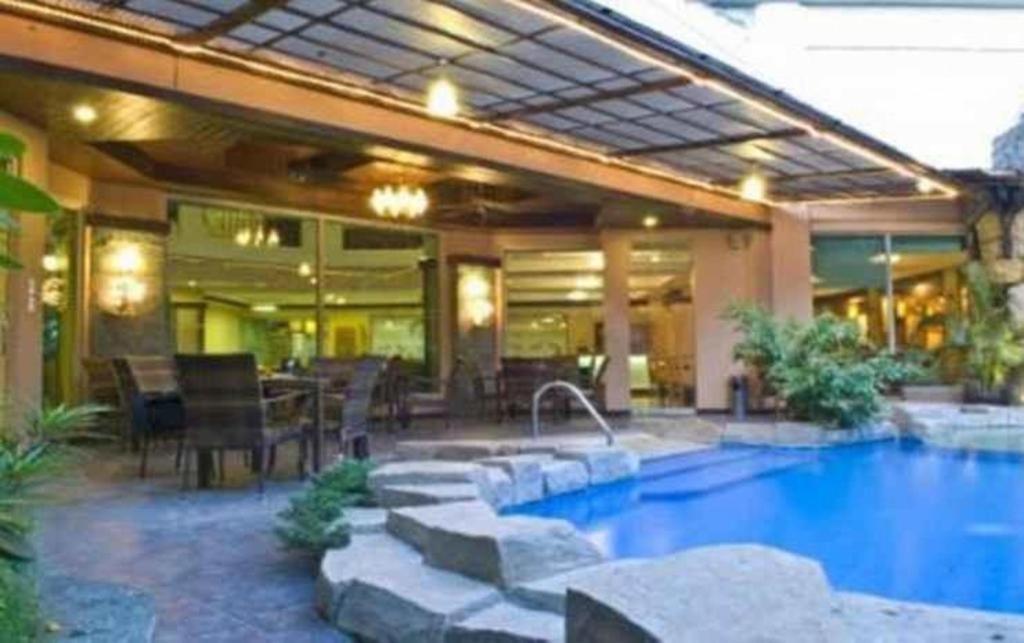 Goldenfield Kundutel Hotel Bacolod Bagian luar foto