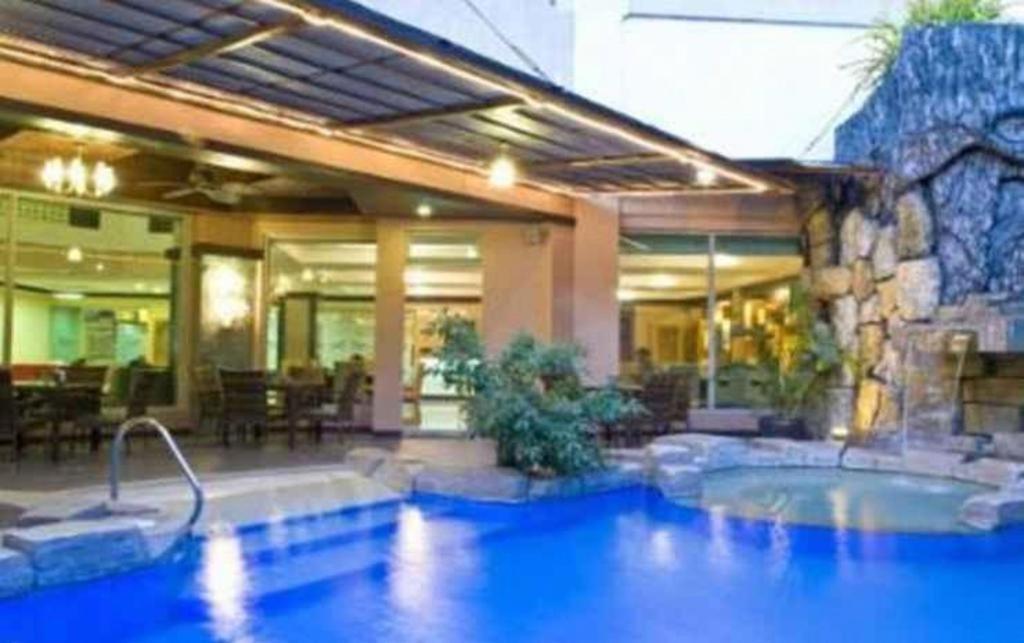 Goldenfield Kundutel Hotel Bacolod Bagian luar foto