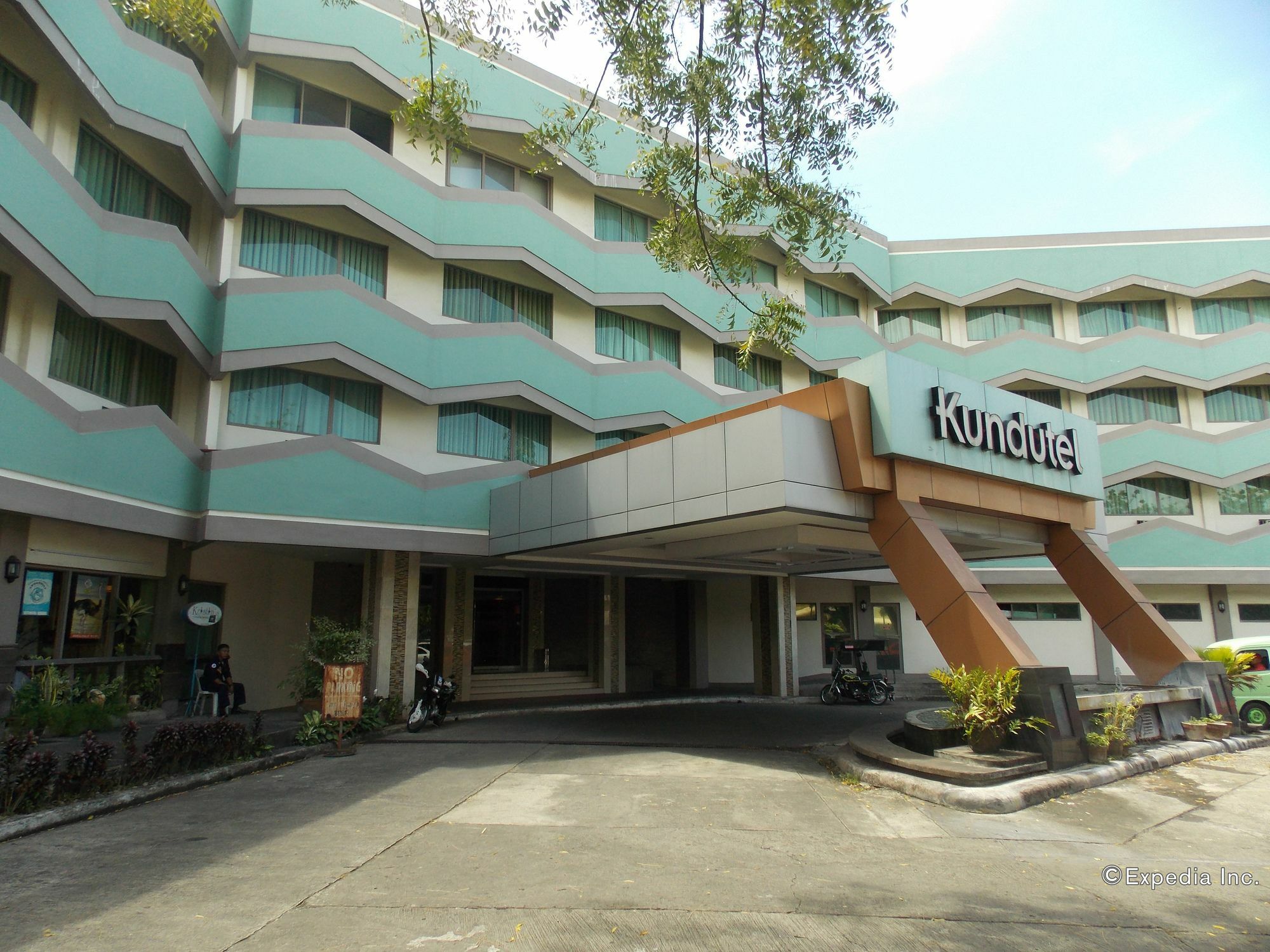 Goldenfield Kundutel Hotel Bacolod Bagian luar foto