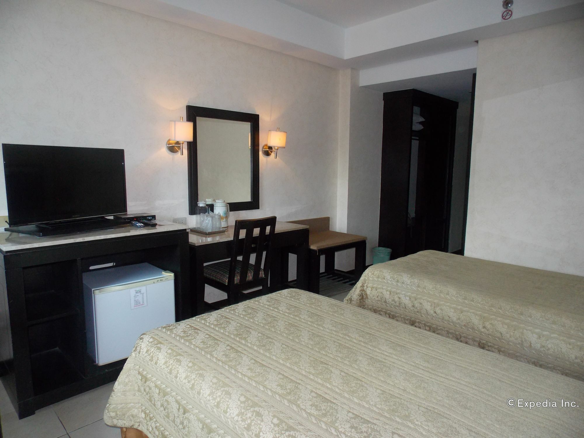 Goldenfield Kundutel Hotel Bacolod Bagian luar foto